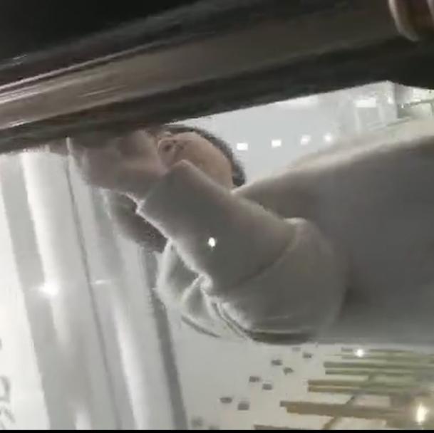 DƬ